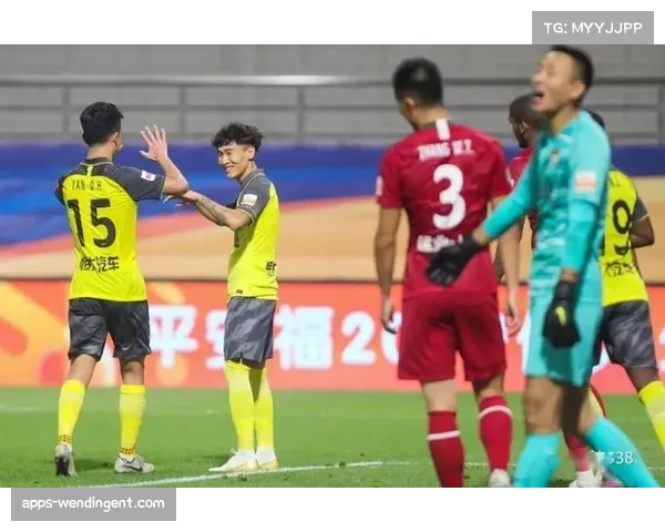 严鼎皓七分钟吃牌心态失衡 铁人中场核心防守动作变形 严鼎皓七分钟吃牌心态失衡 铁人中场核心防守动作变形