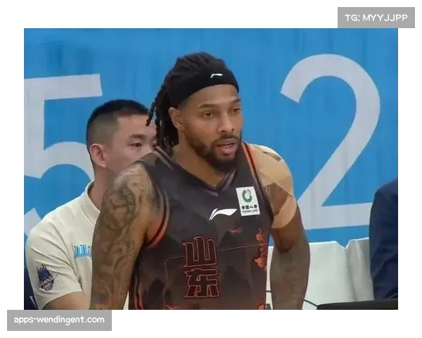 山东队外援克里斯手指骨裂 预计缺席三周影响季后赛 山东队外援克里斯手指骨裂 预计缺席三周影响季后赛